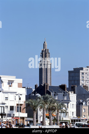 Palmiers et l'église Saint-Joseph, Le Havre, Normandie, France Banque D'Images