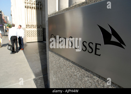 Un signe pour le siège de New York de la Credit Suisse First Boston sur leur siège de Madison Ave Banque D'Images