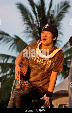 Virtuose de l'ukulélé Jake Shimabukuro lors du premier ministre de l'Au-delà de la pause, une émission de télévision américaine. Banque D'Images