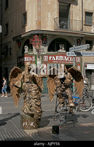 Espagne Barcelone ramblas les artistes de rue angel costumes Banque D'Images