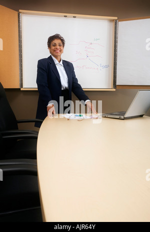 Businesswoman giving presentation Banque D'Images