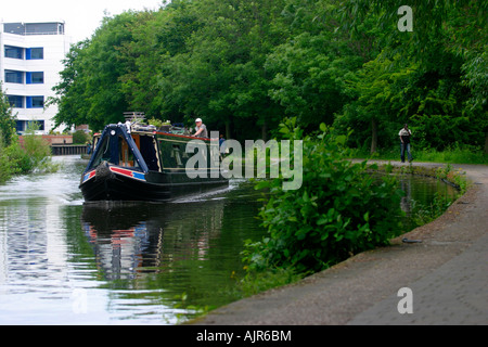 Nottingham Beeston, canal Barge Canal motoring vers castle lock Banque D'Images