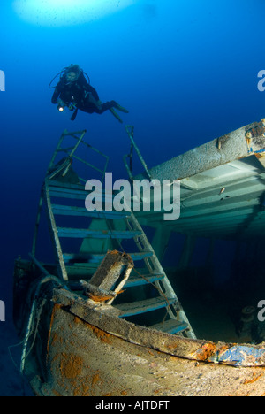 Plongeur au naufrage MV Cominoland Mer Méditerranée Gozo Banque D'Images