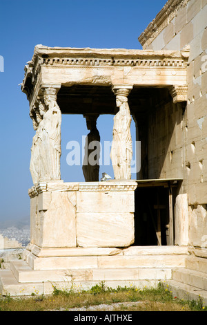 L'Acropole, Athènes. L'Erechtheion, 420 - 403 avant JC. Élévation latérale du vestibule de cariatides. Banque D'Images
