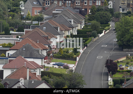 Rangée de maisons de la ligne de rue et maisons de banlieue bungalows en Ecosse Banque D'Images