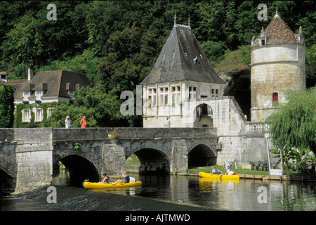 France Périgord Brantôme pavillon Renaissance pont coudé de la rivière Dronne Banque D'Images