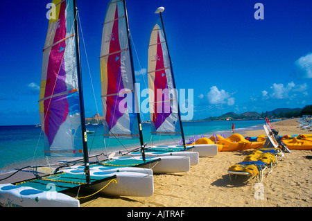 Rodney Bay St Lucia Catamarans sur la plage de Reduit Banque D'Images