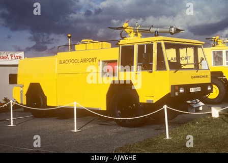 Véhicule de combat d'incendie de l'aéroport Banque D'Images