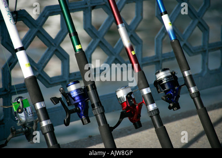 Cannes à pêche pour la vente sur le pont de Galata, Istanbul, Turquie Banque D'Images