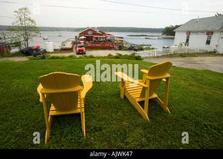 Une vue de la pelouse à Holbrook Wharf Cundy Harbor Maine Banque D'Images