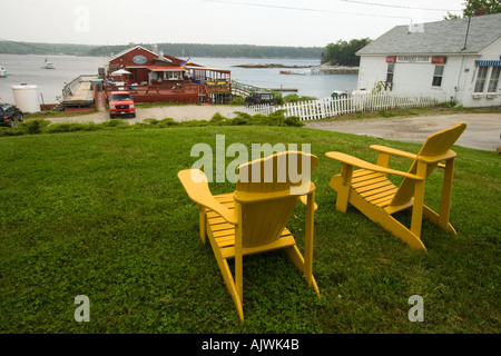 Une vue de la pelouse à Holbrook Wharf Cundy Harbor Maine Banque D'Images