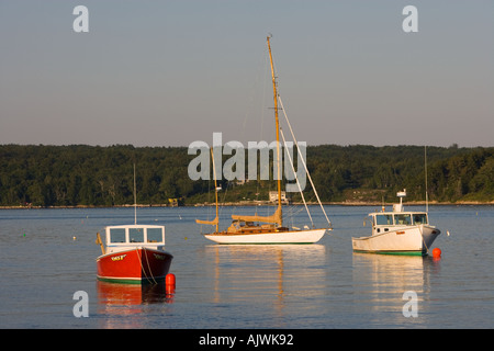 L'avis de Cundy s Harbour de Holbrook Wharf Cundy Harbor Maine Banque D'Images