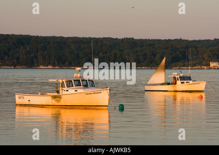 L'avis de Cundy s Harbour de Holbrook Wharf Cundy Harbor Maine Banque D'Images