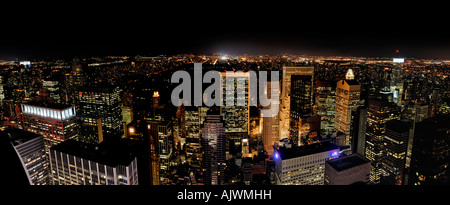 Vue panoramique de midtown et uptown Manhattan (comme Central Park) vu du haut du Rockefeller Center Banque D'Images