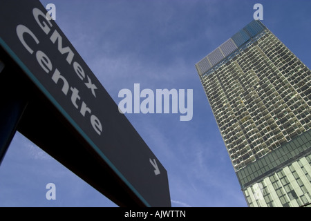 Points de repère de Manchester.Beetham Tower AKA Le Hilton Manchester et signe pour GMEX Banque D'Images