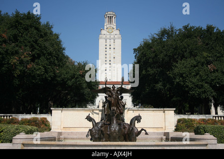 Fontaine d'eau et le Littlefield tower bâtiment principal, Université du Texas à Austin Octobre 2007 Banque D'Images