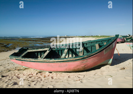 Maroc, Côte Atlantique, El Jadida, (zone) : Bateaux de pêche, MOULAY ABDALLAH Village Banque D'Images