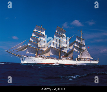 Le transport. Tall Ship, Dar Mlodziezy. Cowes. Île de Wight Tall Ships Races. Banque D'Images