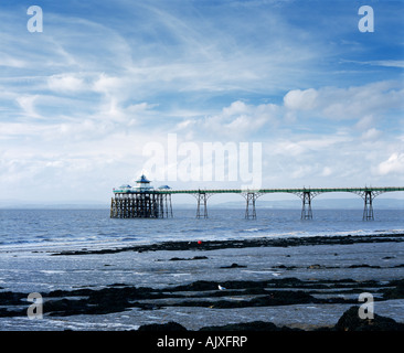 La jetée victorienne dans l'estuaire de la Severn à Clevedon, North Somerset, Angleterre. Banque D'Images