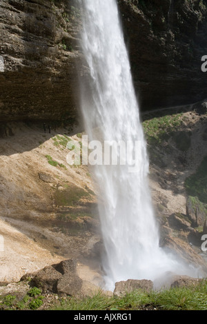 Chute d'Pericnik moins 'Slap' dans Pericnik Vrata valley dans 'Parc national du Triglav' dans les Alpes Juliennes Banque D'Images