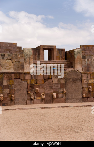 Le Templete Semi Subterraneo, le Temple souterrain Semi,à le site archéologique de Tiwanaku, sur l'Altiplano en Bolivie Banque D'Images