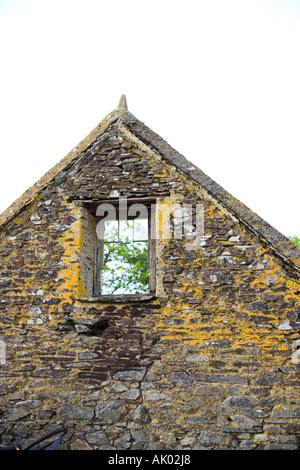 Pignons et fenêtre d'un cottage en pierre Banque D'Images