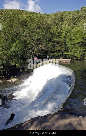 Weir sur River Wye à Dale Monsal Derbyshire Banque D'Images