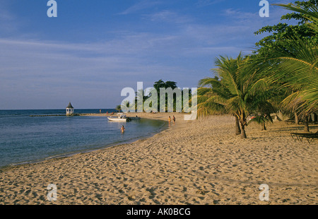 Une plage locale près de la ville de Montego Bay, Jamaïque Banque D'Images