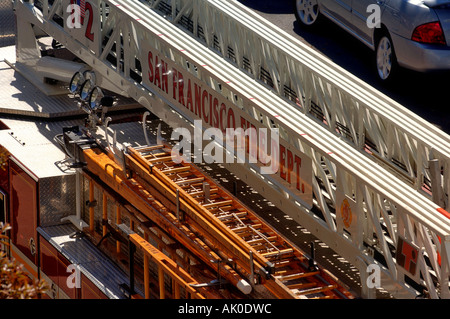 Grande échelle de San Francisco le camion de sauvetage du Service des incendies Banque D'Images