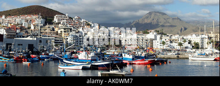 / Port de Los Cristianos / Hafen Banque D'Images