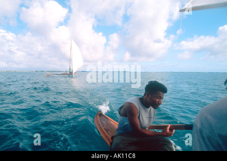 La voile traditionnelle sur le canot des Îles Marshall Majuro Îles Marshall du Pacifique Nord Banque D'Images