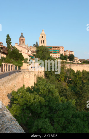 Beffroi de la cathédrale en fin d'après-midi, lumière, Segovia, Castilla y Leon, Espagne Banque D'Images