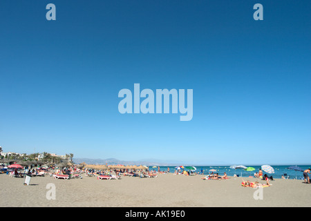 Plage de Playa de la Carihuela, Torremolinos, Costa del Sol, Andalousie, Espagne Banque D'Images