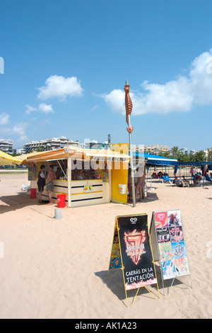 Beach bar sur la plage principale, Salou, Costa Dorada (Costa Daurada), Catalogne, Espagne Banque D'Images