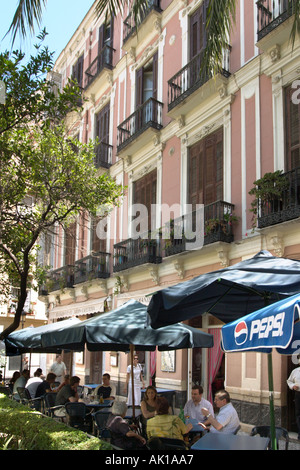 Cafe de la chaussée au cours de la feria de Malaga (Feria de Agosto) dans le Casco Antiguo (Vieille Ville), Malaga, Andalousie, Espagne Banque D'Images