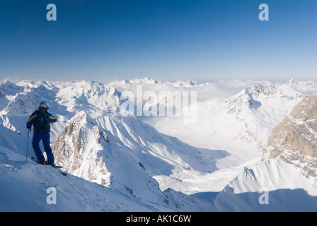 Sur le point d'abandonner un skieur hors piste hors de Valluga à St Anton am Arlberg, Autriche Banque D'Images