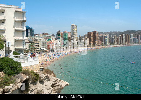 Playa de Levante à partir de la Plaza del Castell, Vieille Ville, Benidorm, Costa Blanca, Espagne SpainBlanca Banque D'Images