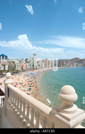 Playa de Levante à partir de la Plaza del Castell, Vieille Ville, Benidorm, Costa Blanca, Espagne SpainBlanca Banque D'Images