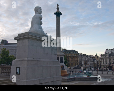 Trafalgar Square vide tôt le matin Banque D'Images