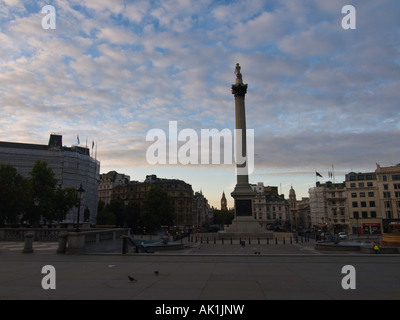 Trafalgar Square vide tôt le matin Banque D'Images