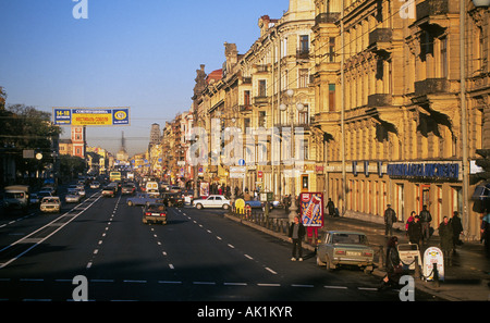 Une vue sur la Perspective Nevsky street St Petersburg, célèbre rue commerçante Banque D'Images