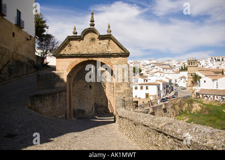 Philip V porte qui mène à l'ancien pont de Ronda, Andalousie, Espagne Banque D'Images