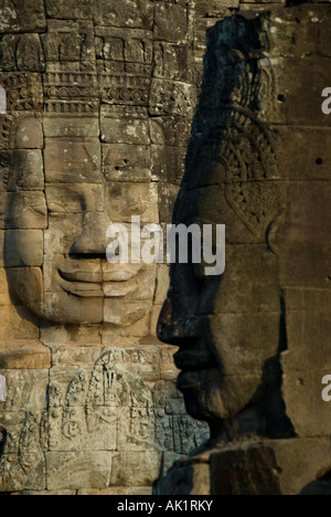 Face à face avec Jayavarman VII à la lumière de l'après-midi. Le temple Bayon, Angkor Thom, Angkor Wat Phnom Penh Cambodge Banque D'Images