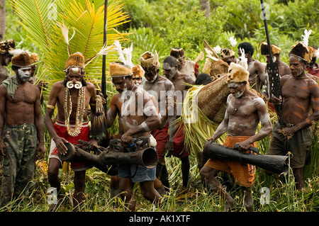 Tuer le mal de l'âme de cérémonie, Omandeseb Asmat Irian Jaya, Indonésie. Banque D'Images