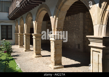 Cloître dans le Convento de Las Dueñas, Salamanque, Castille et Leon, Espagne Banque D'Images