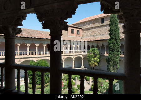 Cloître supérieur dans le Convento de Las Dueñas, Salamanque, Castille et Leon, Espagne Banque D'Images