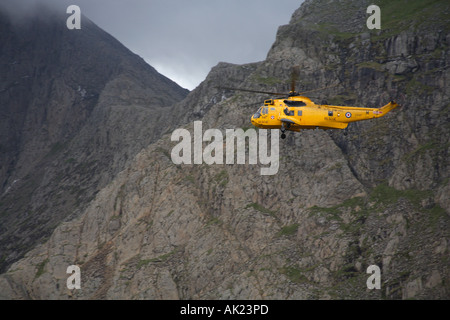 Hélicoptère de sauvetage de la RAF Mont Snowdon formation de galles Banque D'Images