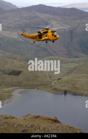 Hélicoptère de sauvetage de la RAF Mont Snowdon formation de galles Banque D'Images