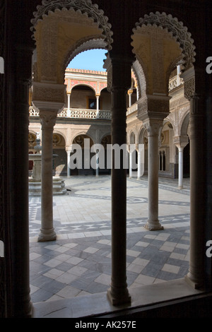 Patio de la Casa de Pilatos (maison de Pilate), Barrio Santa Cruz, Séville, Andalousie, Espagne Banque D'Images