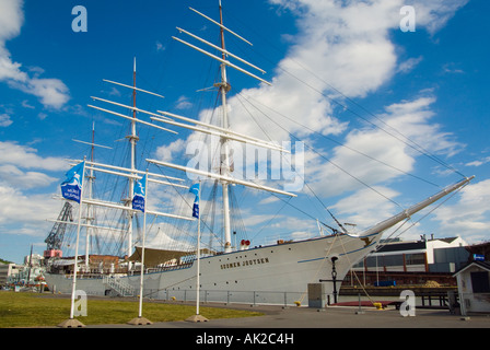 Les trois mâts finlandais Suomen Joutsen rigger complète cygne au Forum Marinum maritime museum à Turku Finlande Banque D'Images